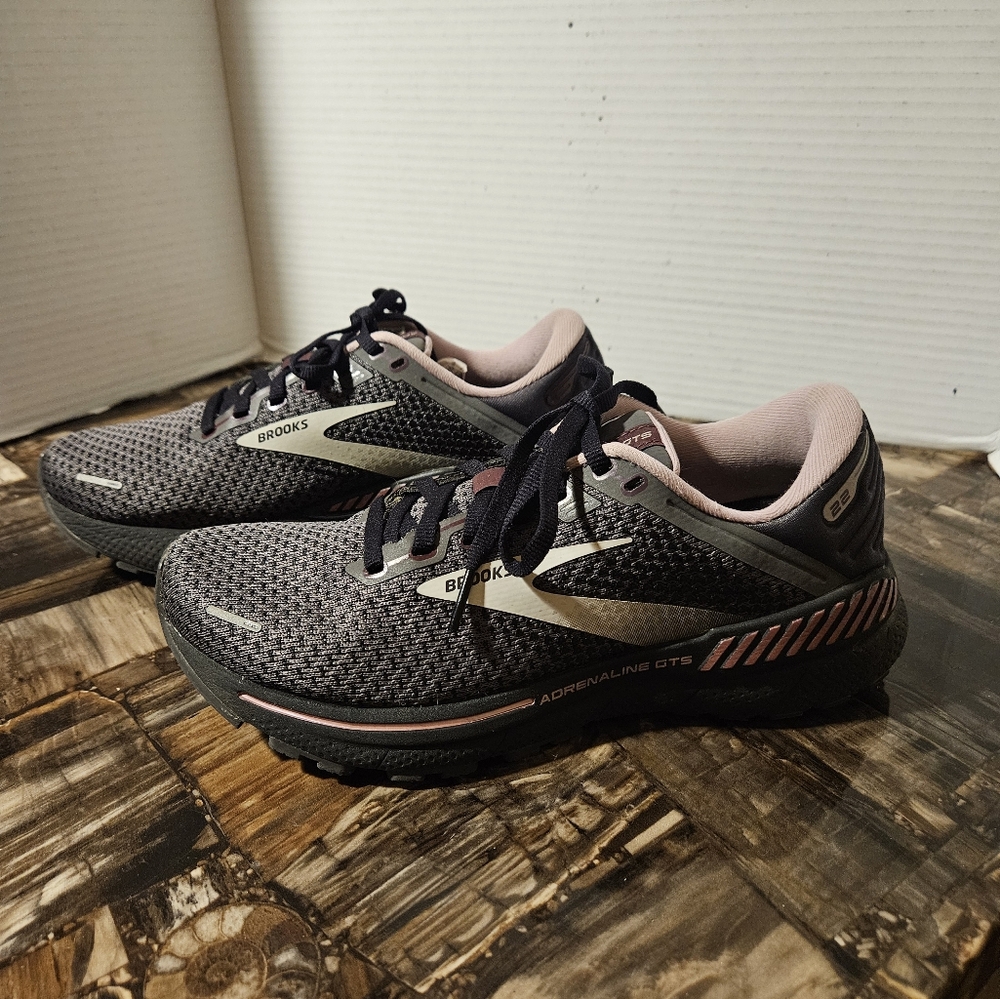 Brooks Women's Athletic Shoes - Gray and Pink